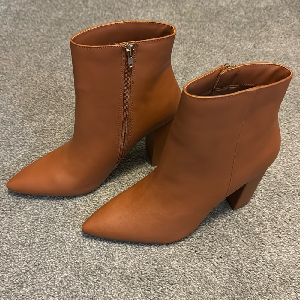 Shoe Dazzle - Cognac Leather Ankle Boots - Size 12